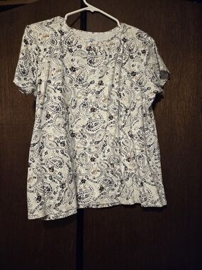 Women's Short Sleeve Floral Print Top in White and Beige
